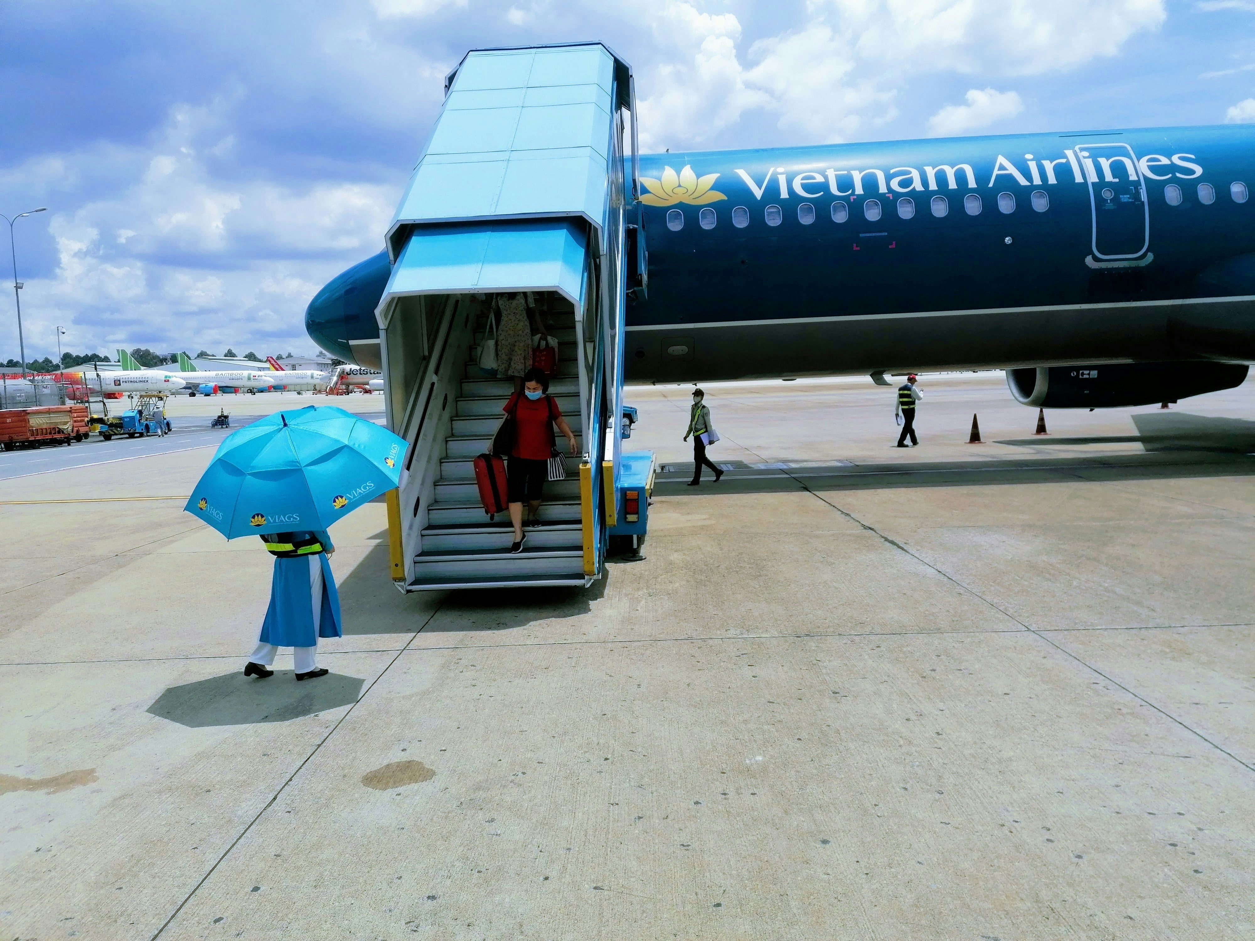 Vietnam SIM Card & eSIM Guide 2026 - Plans, Prices & Tips