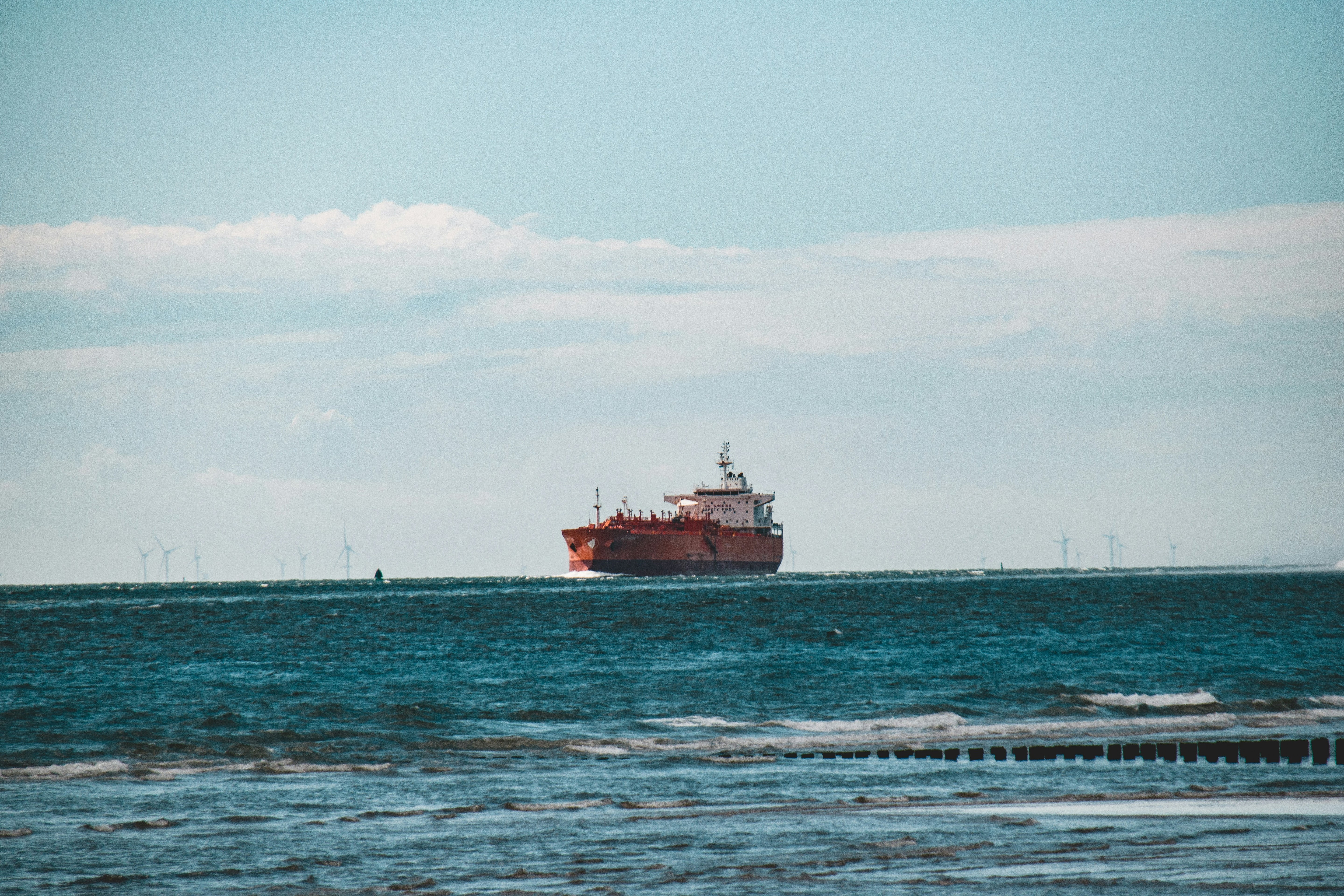 Strait of Hormuz News: Shipping Risks, Oil Flows, What’s Next