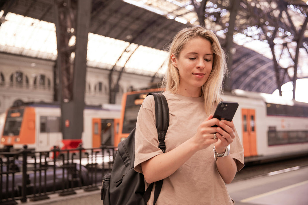 How to Turn On Data Roaming (iPhone & Android Guide)