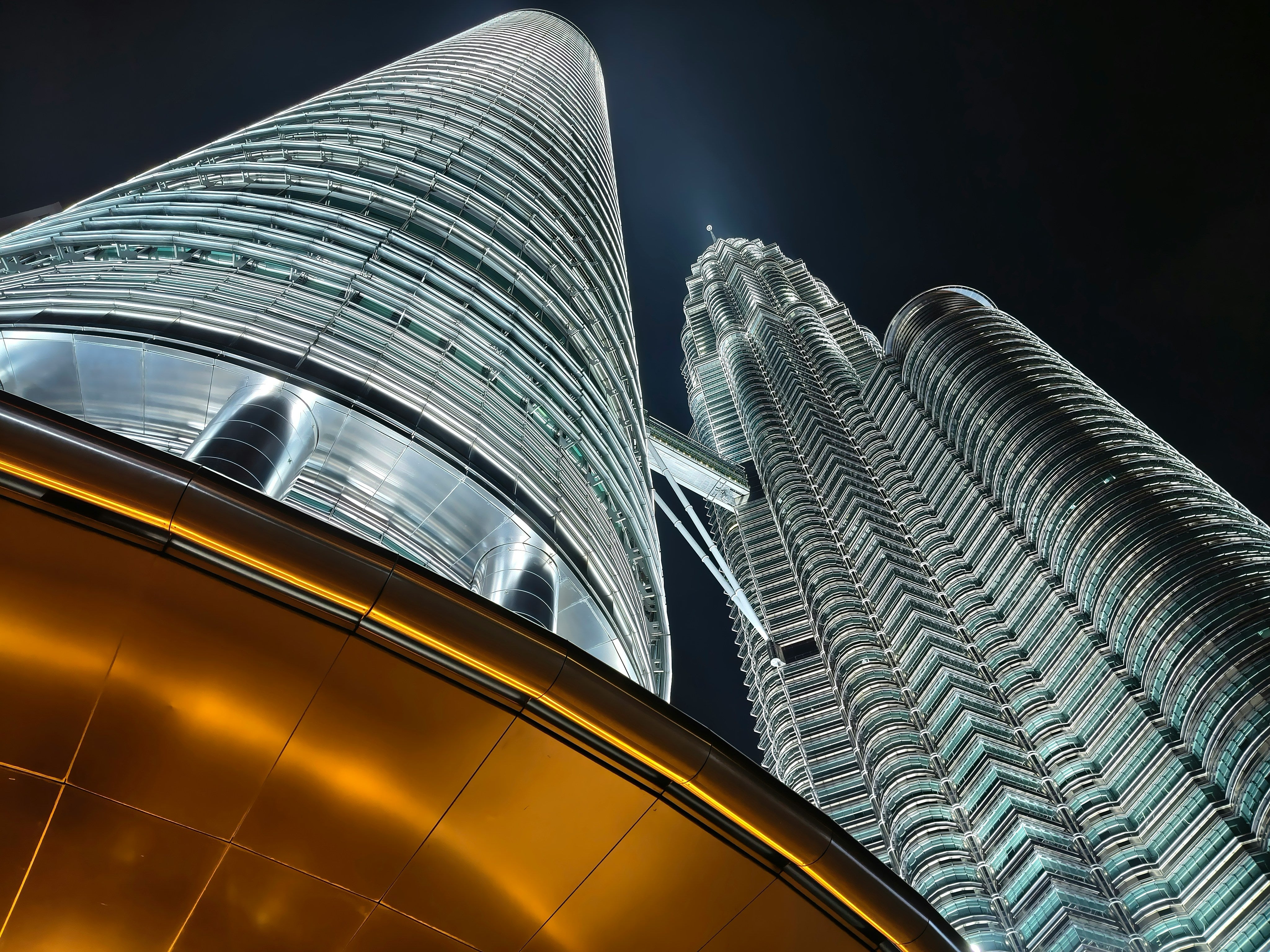 Travel Package to Malaysia: Best Routes + What’s Included